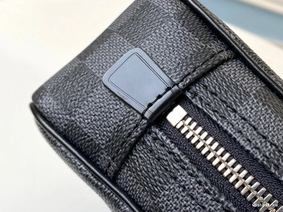 WIS GM VUITTON LOUIS POUCH TOILETRY 0925